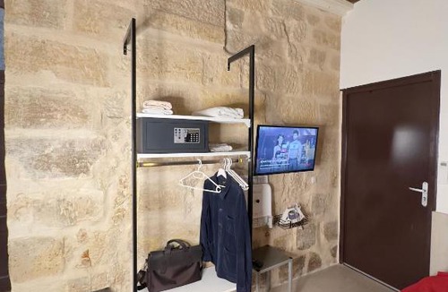 Arsenal Apartment | Charles V Flat Ground Floor