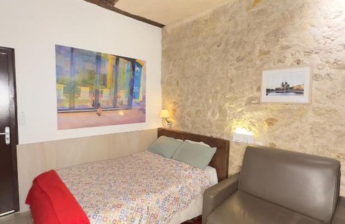Arsenal Apartment | Charles V Flat Ground Floor