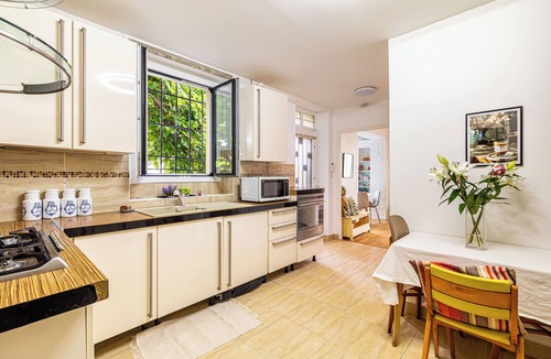 Arcueil House | Charming Family Home with Private Garden!