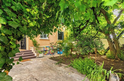 Arcueil House | Charming Family Home with Private Garden!