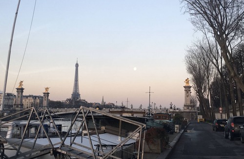 Saint-Germain-l'Auxerrois Boat Rental | Charming Houseboat in the center of Paris, large deck with stunning view!