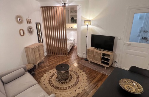 Plaisance Apartment | Charming Parisen Studio