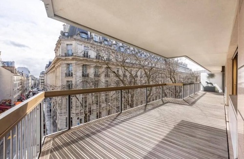 Chaillot Apartment | Charming Parisian Retreat: Tocadero - Your Ultimate Eiffel Tower Hideaway