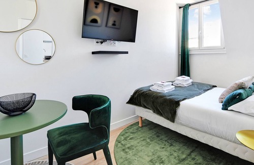 Belleville Apartment | Charming studio 20m2 - Buttes Chaumont - Mobility lease