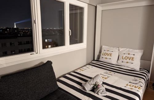 Quartier de la Folie-Mericourt Apartment | Charming Studio with Eiffel View