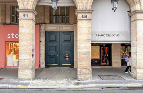 Quartier de la Place-Vendome Apartment | Charming Tuileries/ 1 Bed Apt next to Musee Du Louvre