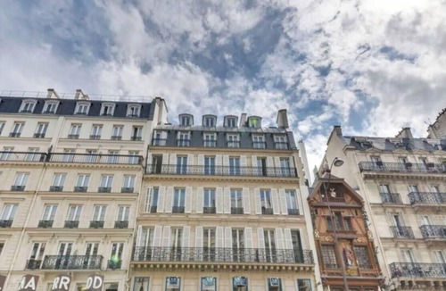 L'Europe Apartment | Chic 4BRApartment in Saint Lazare– Walk to Opera Garnier & Galeries Lafayette