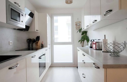 Epinay-sur-Seine Apartment | Chic apart with parking near Paris