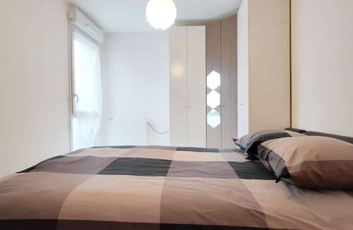Epinay-sur-Seine Apartment | Chic apart with parking near Paris