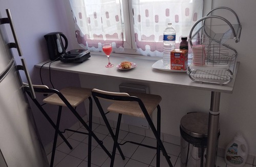 L'Hay-les-Roses Apartment | Chic apartment with 1 bedroom and 4 bed and WiFi, fitness room in charming