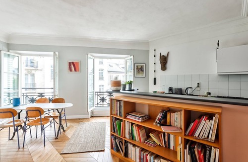 Enfants-Rouges Apartment | Chic Retreat – Central Marais