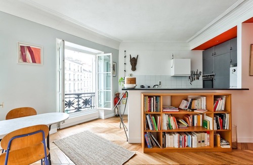 Enfants-Rouges Apartment | Chic Retreat – Central Marais