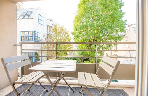 Belleville Apartment | CIA - Flat with Balcony in East Paris, Buttes Chaumont