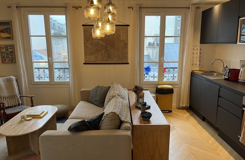 Quartier de la Folie-Mericourt Apartment | Cosy 2-bedrooms Well Furnished Flat in Center of Paris, Canal Saintmartin