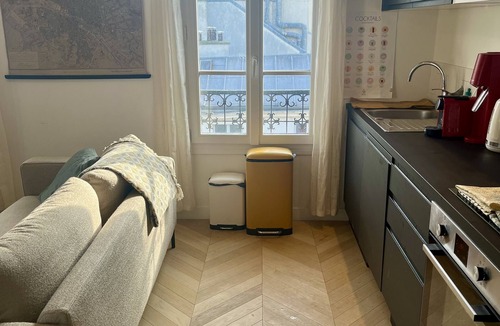 Quartier de la Folie-Mericourt Apartment | Cosy 2-bedrooms Well Furnished Flat in Center of Paris, Canal Saintmartin