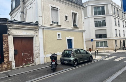 Le Perreux-sur-Marne Apartment | Cozy Apartment with Parisian Charm & Disneyland Fun