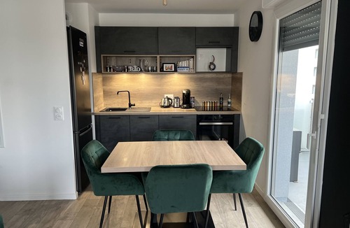 Le Perreux-sur-Marne Apartment | Cozy Apartment, 15 minutes to Paris center, 25 minutes to Disneyland.