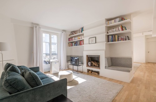 Chaillot Apartment | Crisp Whites in the 16th, by Veeve