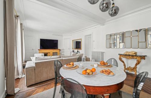 16th Arrondissement Apartment | Duplex avec billard à côté de la Tour Eiffel !