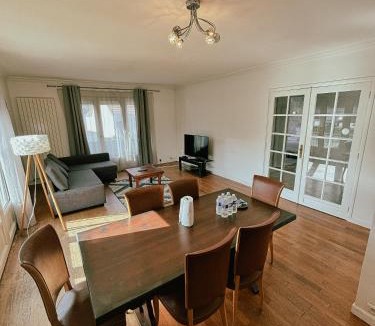 Noisy-le-Grand Apartment | Duplex avec jardin - Proche Paris - Disneyland - RER -