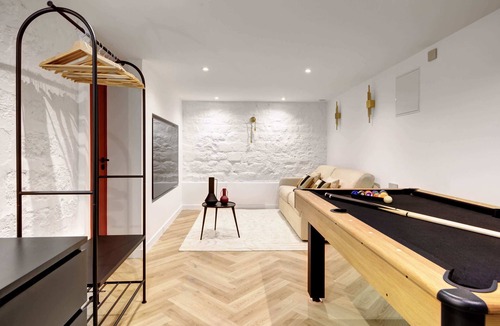Charonne Apartment | Duplex de Luxe avec billard et baignoire
