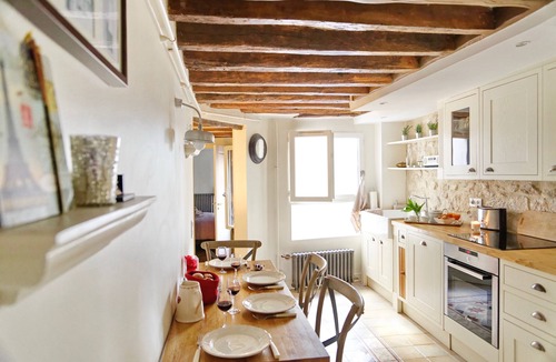 Quartier de la Place-Vendome Apartment | Ecrin Robespierre - Cosy & Romantic apartment with A/C in historical property