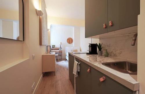 Champs-Elysees Apartment | Elegant Studio Avenue Montaigne