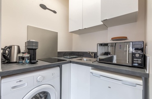 Gentilly Apartment | Esprit Tropical - Studio Apartment, Sleeps 2