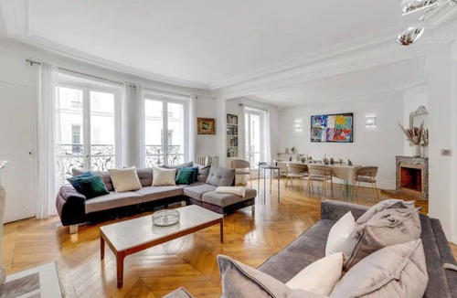 Chaillot Apartment | Exceptional 3 bedroom few minutes walk from Champs Élysées