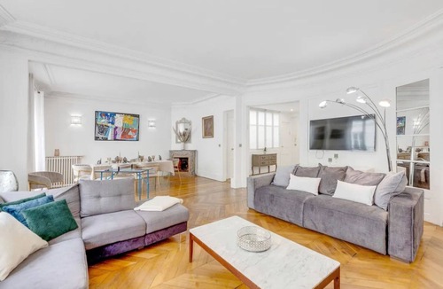 Chaillot Apartment | Exceptional 3 bedroom few minutes walk from Champs Élysées