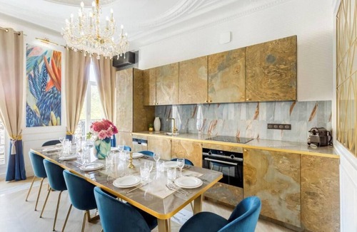 Arts-et-Metiers Apartment | EXQUISITE 5 BEDROOM 3 BATHROOM APARTMENT IN MARAIS