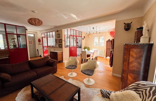 Garches House | Family home near train station