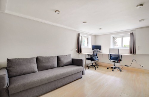 Clichy House | Family home with garden near Clichy metro station