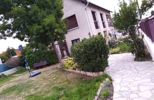 Tremblay-en-France House | FLOOR in Paradis house.