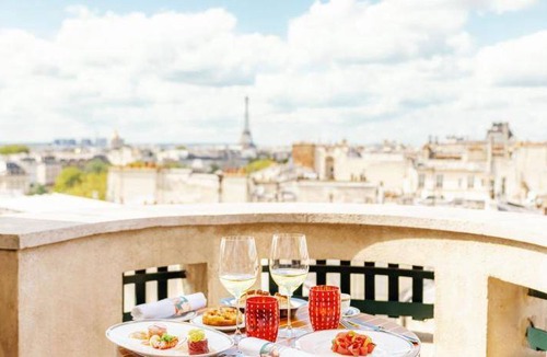 Paris City Center Hotel | 105 m² Hotel ∙ 7 guests