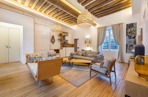 Arsenal Apartment | François de Sales, 2BR/2BA, 6 people