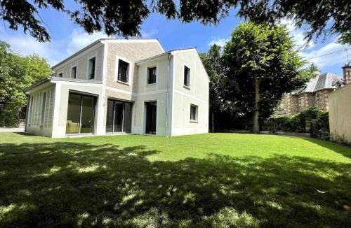 Garches Villa | GARCHES, proche PARIS, Villa 10 personnes, quartier calme et cosy