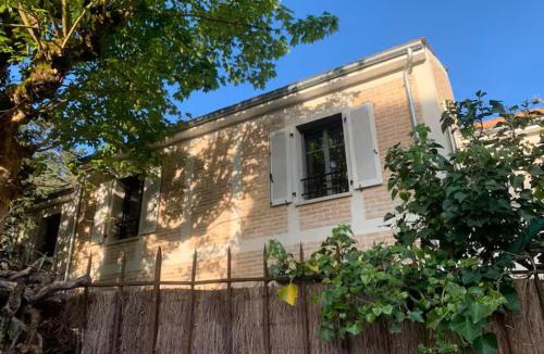 Garches Villa | GARCHES, proche PARIS, Villa 10 personnes, quartier calme et cosy