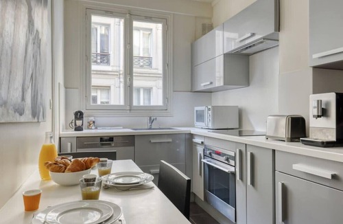 Quartier Saint-Georges Apartment | Gorgeous and large flat in the heart of Paris 09