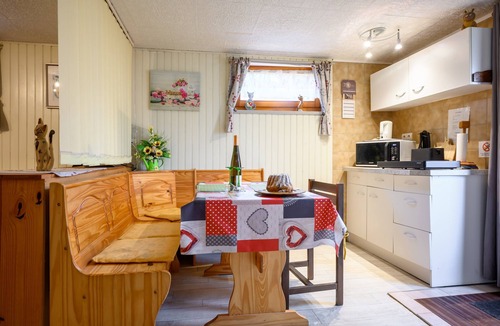 Walbach Bed & Breakfast | Guest Room 'La Châtelaine - Pinot Noir' with Mountain View, Shared Terrace & Wi-Fi