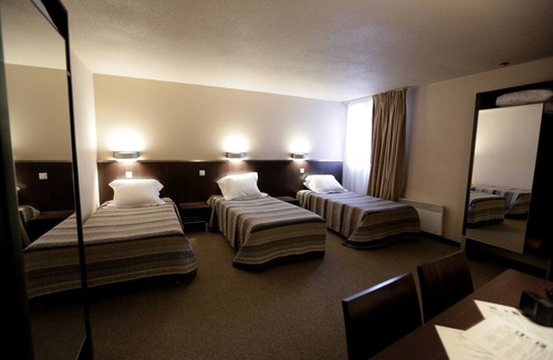 Maisons-Alfort Hotel | Hôtel Au Petit Caporal