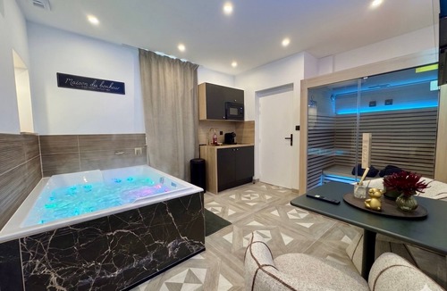 Montchapet Apartment | Hermitage Private SPA