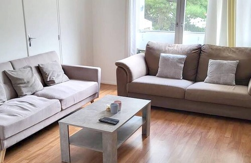 Asnieres-sur-Seine Apartment | Homerez - Nice appartement for 6 ppl. with garden at Asnières-sur-Seine
