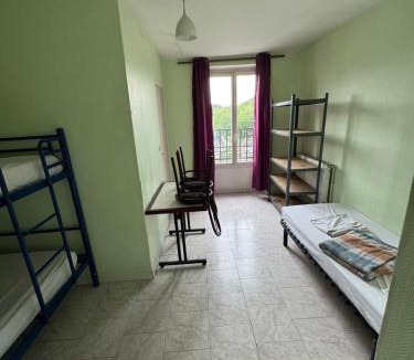 Saint-Denis Hostel | Hostel Wilson