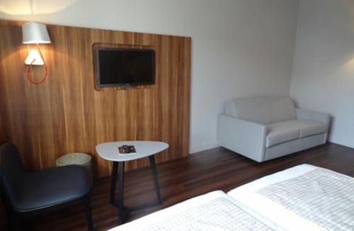 Suresnes Hotel | Hotel Atrium by Happyculture