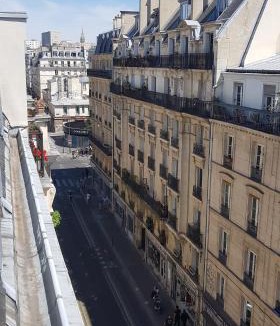 Quartier de la Folie-Mericourt Hotel | Hotel Cosmos