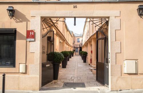 Quartier Saint-Ambroise Apartment | Hotel De L'Horloge