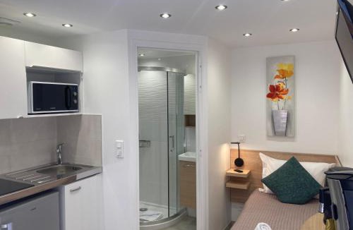 Quartier Saint-Ambroise Apartment | Hotel De L'Horloge