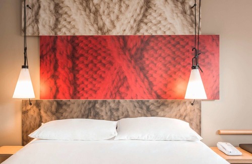 Clichy Hotel | ibis Clichy Centre Mairie