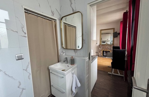 Neuilly-sur-Seine Apartment | Ideal pied-à-terre at the gateway to La Défense and the center of Paris